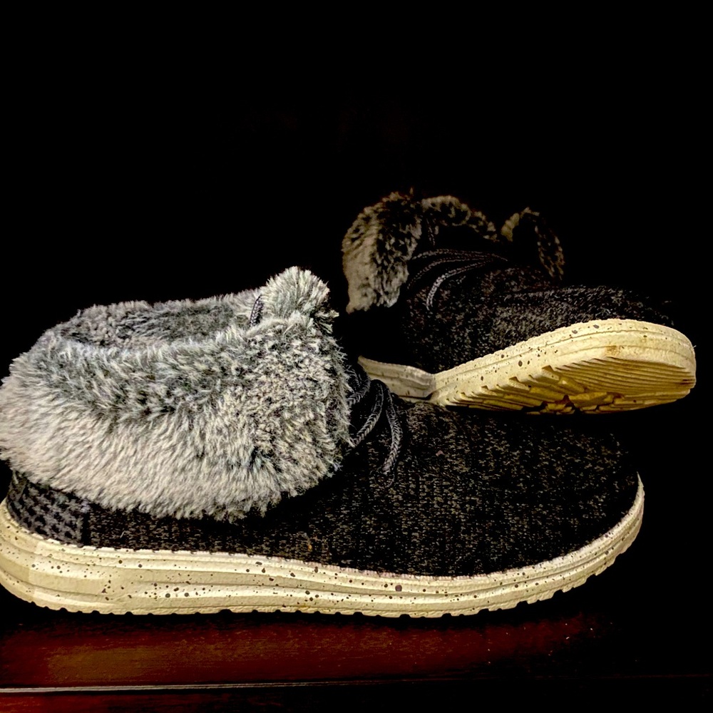 Hey dudes, grey black color, size 7